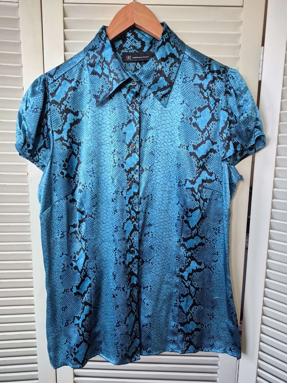 INC International Concepts Blue Snakeskin Shortsleeve Top Size 12